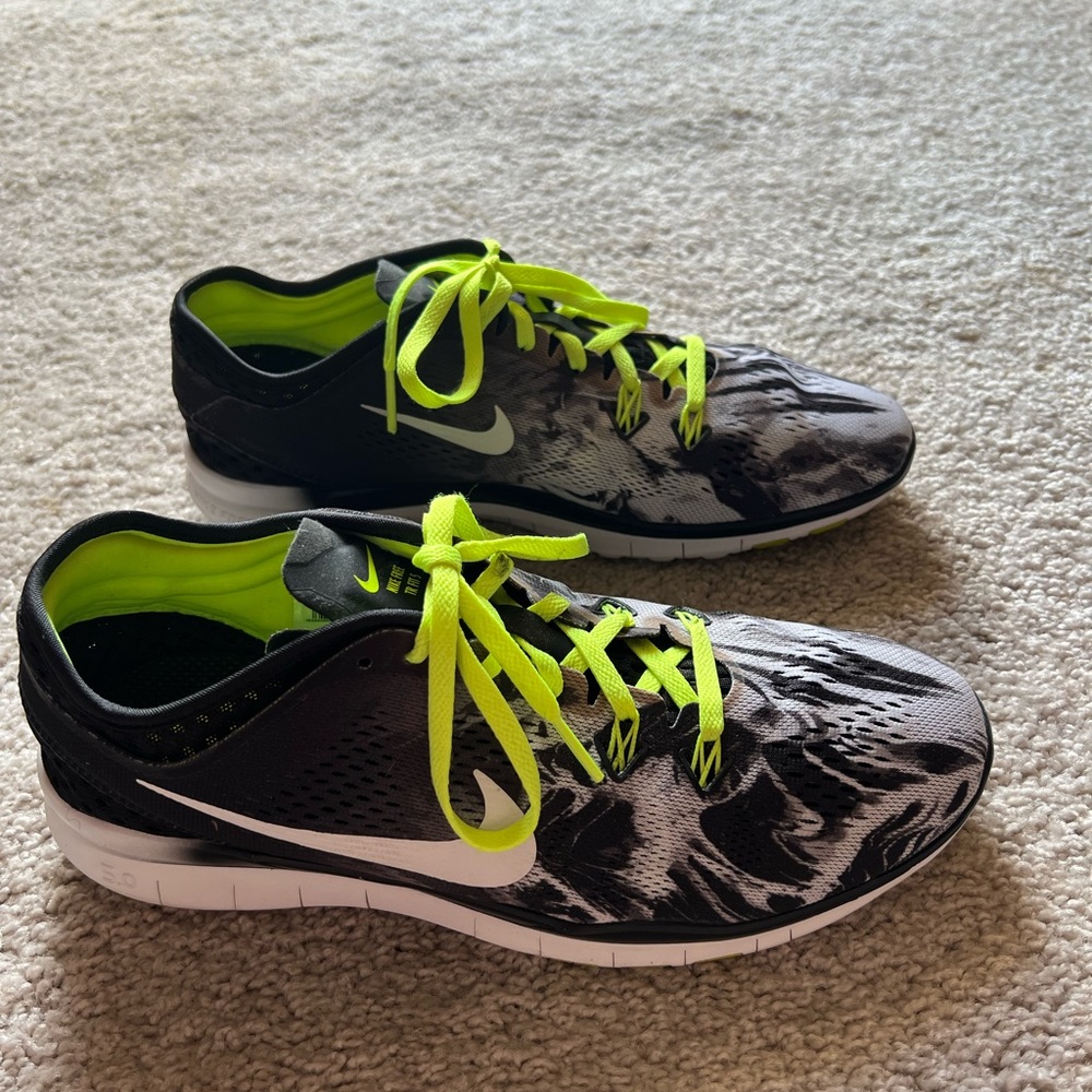 Nike Free TR training shoes black white Sz 10 womens